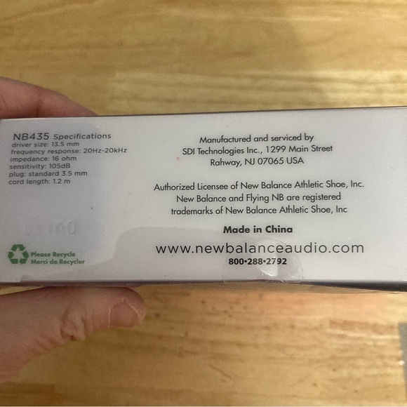 New Balance Sport earbuds with adjustable hooks. New in box.Great for exercise - Picture 3 of 3